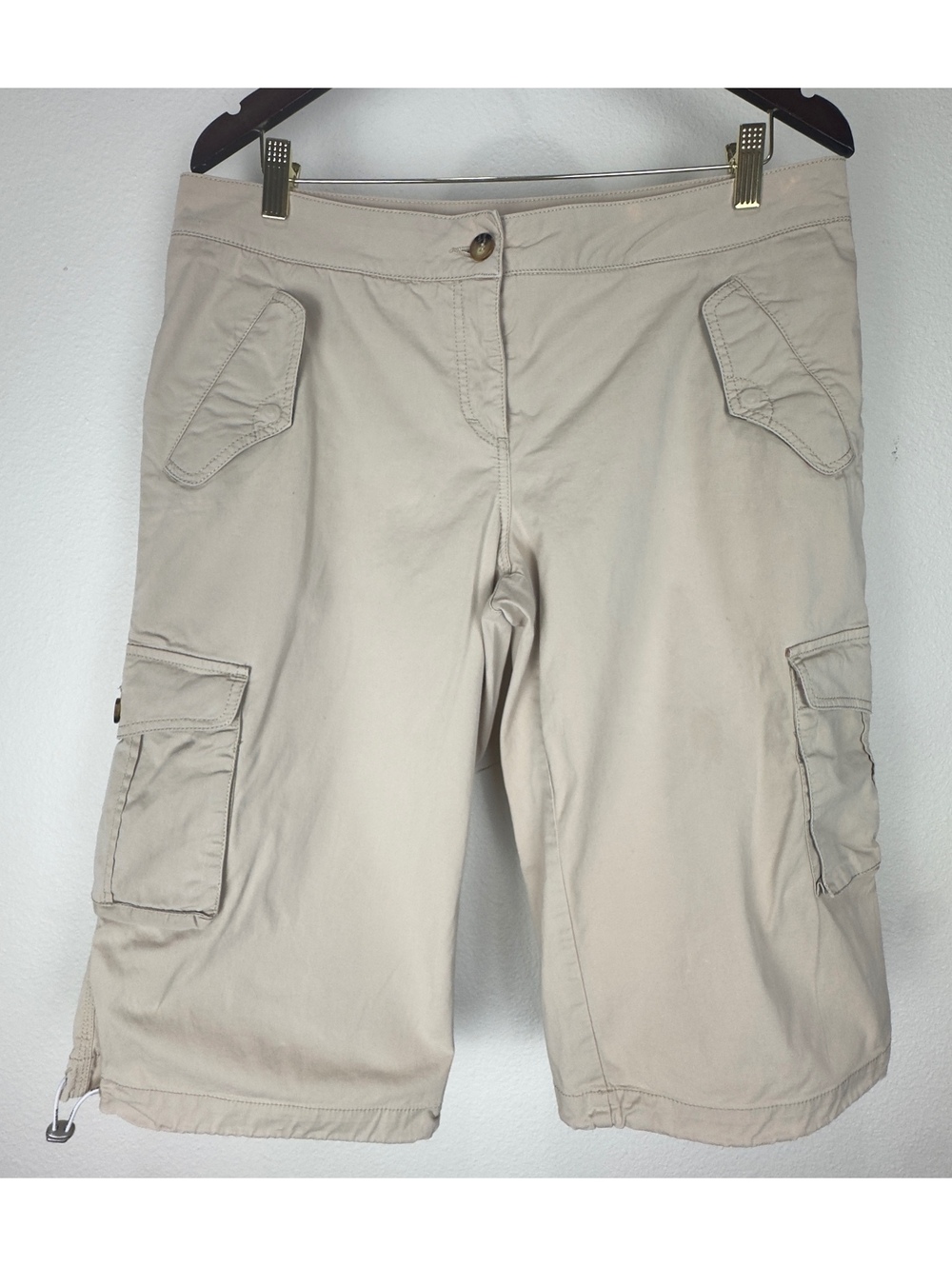 Burberry London Womenβs 12 Beige Cargo Bermuda Shorts Stretch Cotton Utility